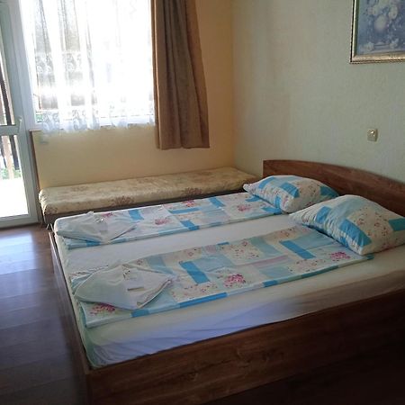 Стаи За Гости Нептун Tsarevo Bagian luar foto