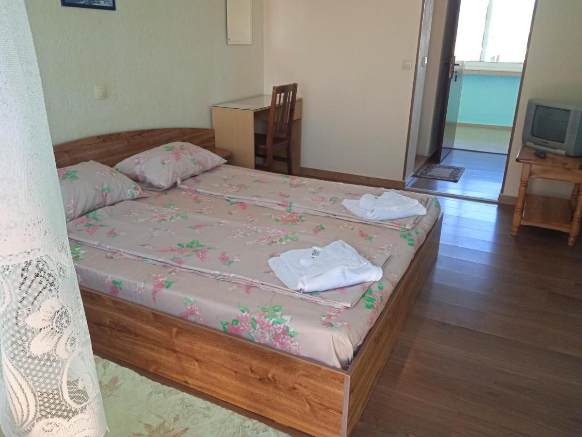 Стаи За Гости Нептун Tsarevo Bagian luar foto