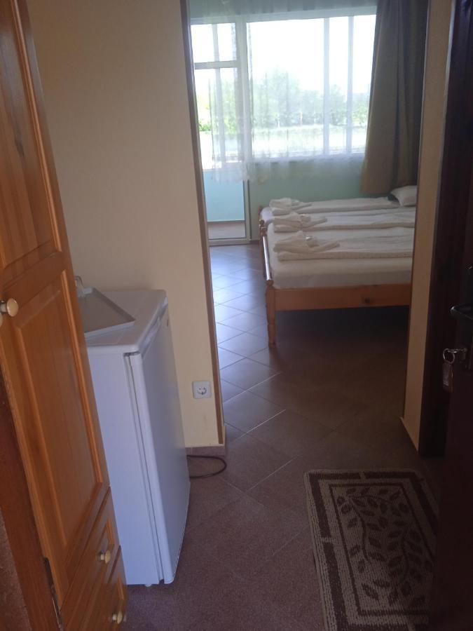 Стаи За Гости Нептун Tsarevo Bagian luar foto