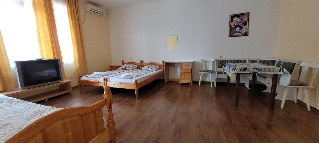 Стаи За Гости Нептун Tsarevo Bagian luar foto